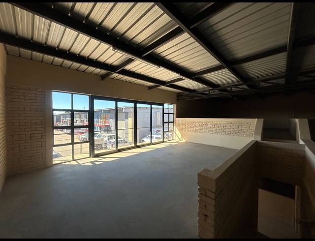 334M² WAREHOUSE TO LET IN POMONA
